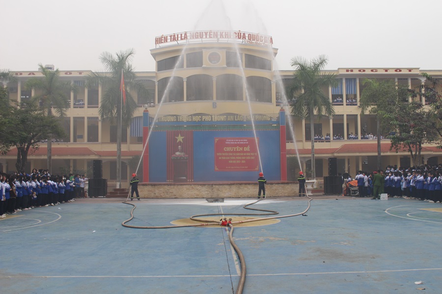 Công an huyện An Lão: Tuyên truyền An toàn giao thông và Phòng cháy chữa cháy cho hơn 1.600 học sinh Trường THPT An Lão